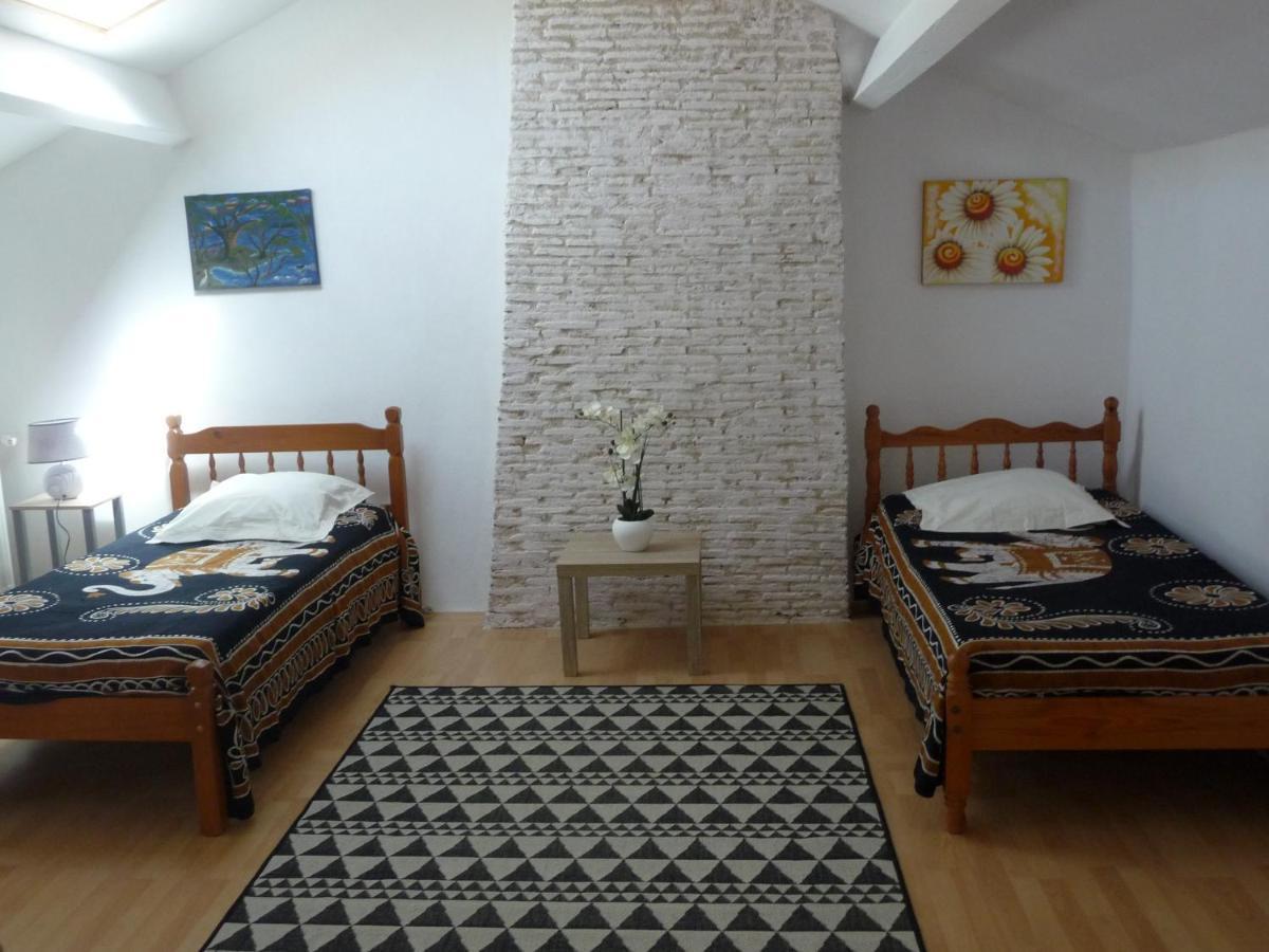 Les Tuileries Bed & Breakfast Ponteyraud ภายนอก รูปภาพ